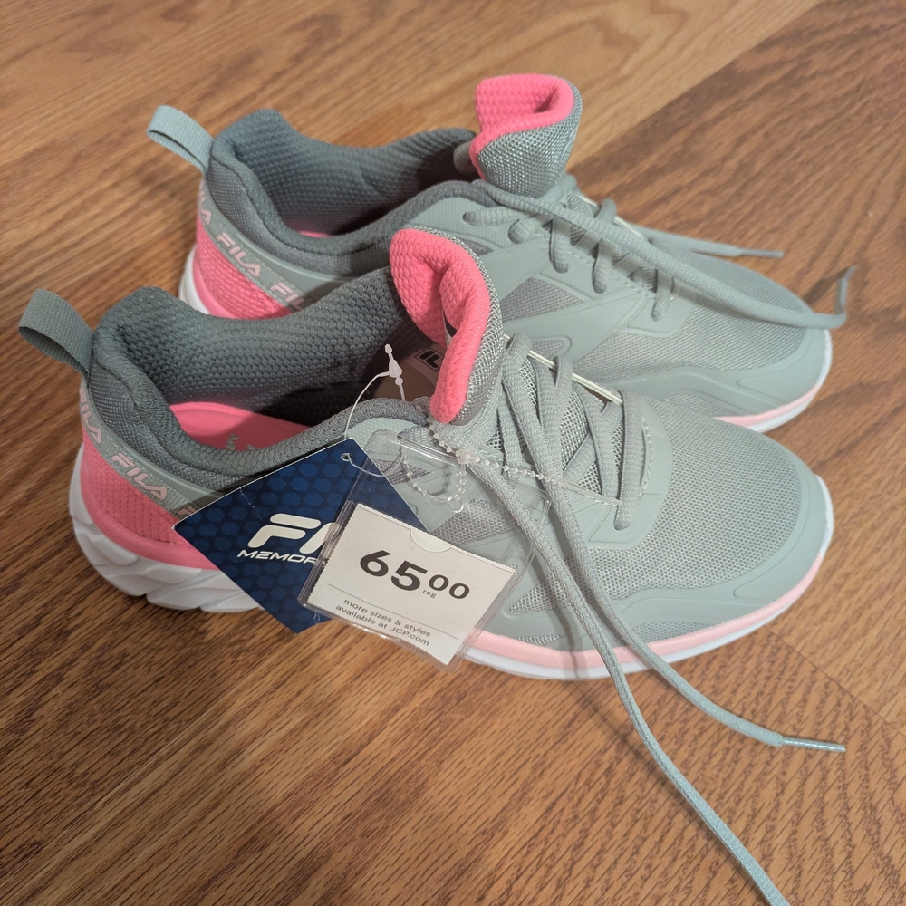 Fila Women's Gray and Pink Sneakers